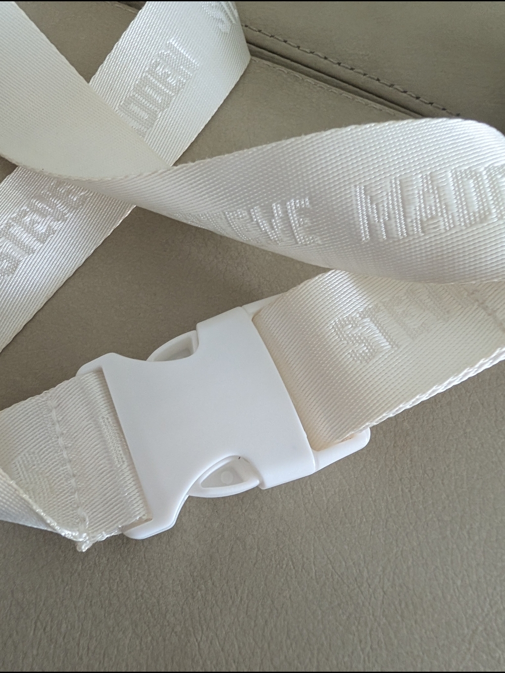 Steve Madden White Oval Crossbody Bag - Picture 4 of 10